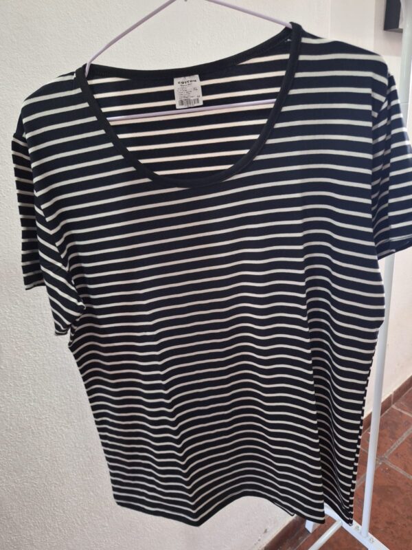 REMERA DE MODAL RAYADA CUELLO REDONDO - Image 3