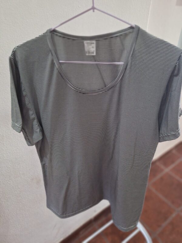 REMERA DE MODAL RAYADA CUELLO REDONDO - Image 4